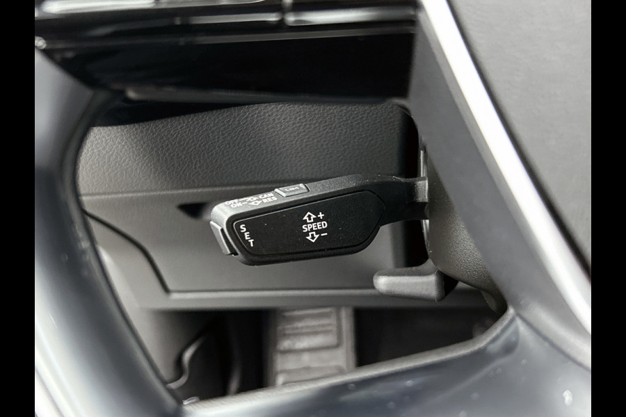 Audi e-tron 55 quattro Business edition 95 kWh (TREKHAAK AFNEEMBAAR, ELEKT. STOELEN, NAVIGATIE, CAMERA, 1e EIGENAAR)