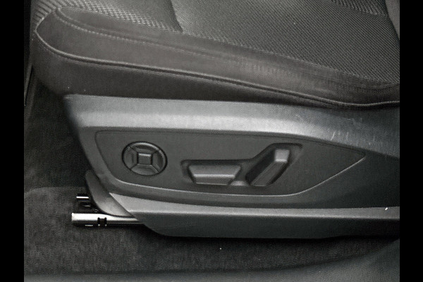 Audi e-tron 55 quattro Business edition 95 kWh (TREKHAAK AFNEEMBAAR, ELEKT. STOELEN, NAVIGATIE, CAMERA, 1e EIGENAAR)