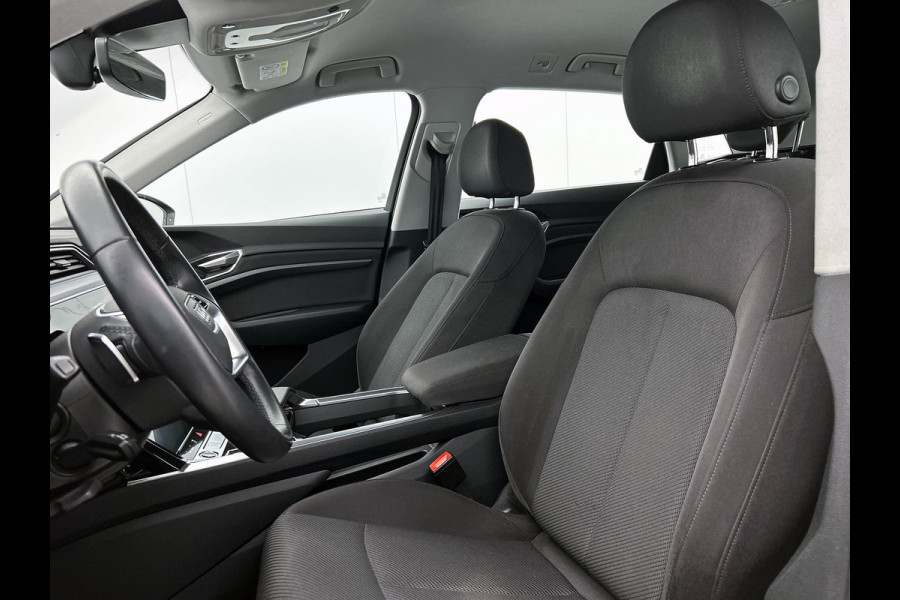 Audi e-tron 55 quattro Business edition 95 kWh (TREKHAAK AFNEEMBAAR, ELEKT. STOELEN, NAVIGATIE, CAMERA, 1e EIGENAAR)