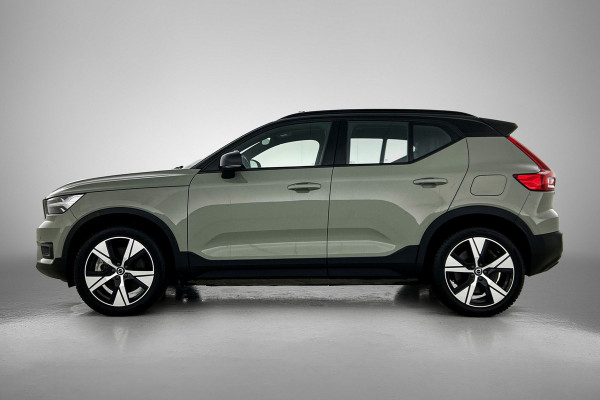 Volvo XC40 Recharge P8 AWD R-Design (PANORAMADAK, STOELVERWARMING, ELEKT. WEGKLAPBARE TREKHAAK, STUURVERWARMING, CAMERA)