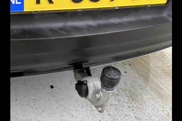 Volvo XC40 Recharge P8 AWD R-Design (PANORAMADAK, STOELVERWARMING, ELEKT. WEGKLAPBARE TREKHAAK, STUURVERWARMING, CAMERA)