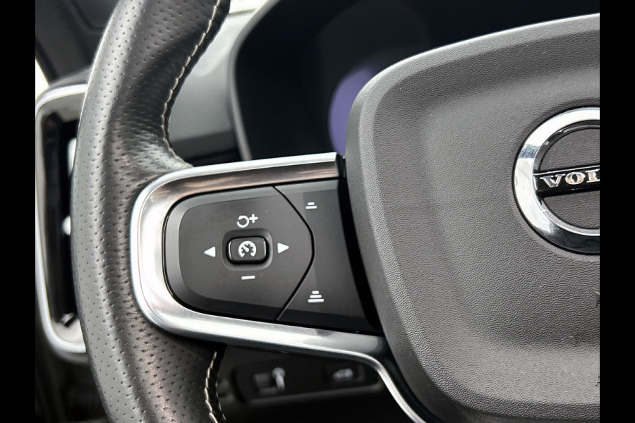 Volvo XC40 Recharge P8 AWD R-Design (PANORAMADAK, STOELVERWARMING, ELEKT. WEGKLAPBARE TREKHAAK, STUURVERWARMING, CAMERA)