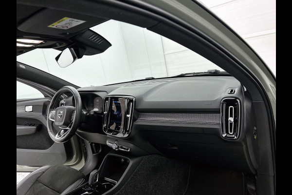 Volvo XC40 Recharge P8 AWD R-Design (PANORAMADAK, STOELVERWARMING, ELEKT. WEGKLAPBARE TREKHAAK, STUURVERWARMING, CAMERA)