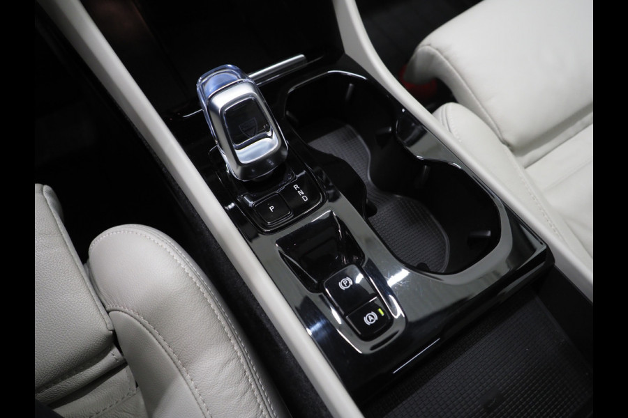 Volvo XC40 1.5 T5 Recharge R-Design | Panoramadak | Pilot Assist | Harman/Kardon | Trekhaak | Leder | 360 | Keyless