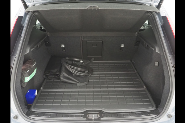 Volvo XC40 1.5 T5 Recharge R-Design | Panoramadak | Pilot Assist | Harman/Kardon | Trekhaak | Leder | 360 | Keyless