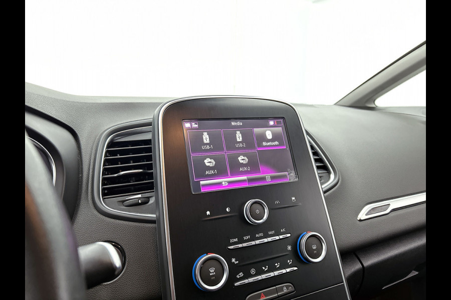 Renault Scénic 1.3 TCe Limited (NAVIGATIE, STOELVERWARMING, TREKHAAK, PDC, CAMERA, GOED ONDERHOUDEN)