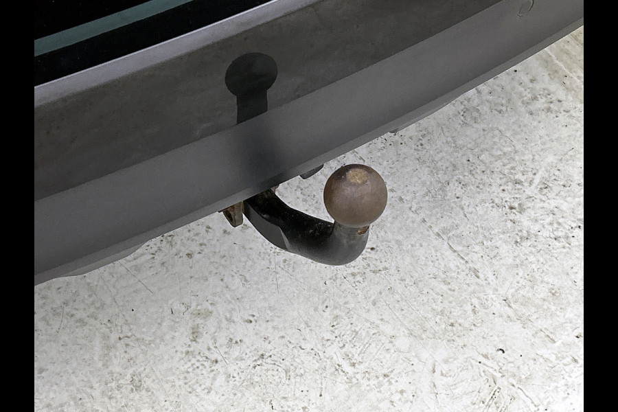 Renault Scénic 1.3 TCe Limited (NAVIGATIE, STOELVERWARMING, TREKHAAK, PDC, CAMERA, GOED ONDERHOUDEN)