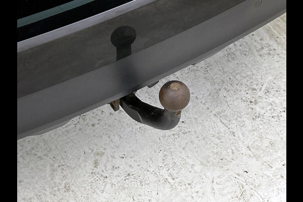 Renault Scénic 1.3 TCe Limited (NAVIGATIE, STOELVERWARMING, TREKHAAK, PDC, CAMERA, GOED ONDERHOUDEN)