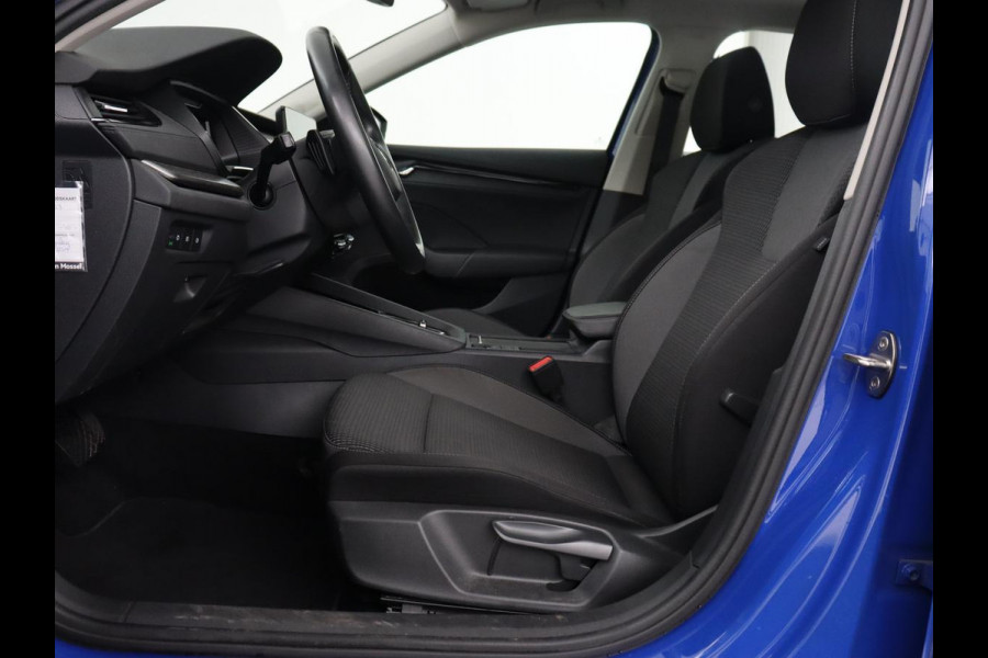 Škoda Octavia 1.0 e-TSI Business Edition | Panoramadak | Trekhaak | Stoelverwarming | Carplay | Parkeerhulp | Cruise control | Digital Cockpit | Climate control