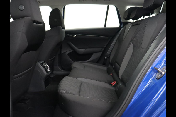 Škoda Octavia 1.0 e-TSI Business Edition | Panoramadak | Trekhaak | Stoelverwarming | Carplay | Parkeerhulp | Cruise control | Digital Cockpit | Climate control