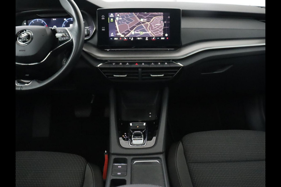 Škoda Octavia 1.0 e-TSI Business Edition | Panoramadak | Trekhaak | Stoelverwarming | Carplay | Parkeerhulp | Cruise control | Digital Cockpit | Climate control