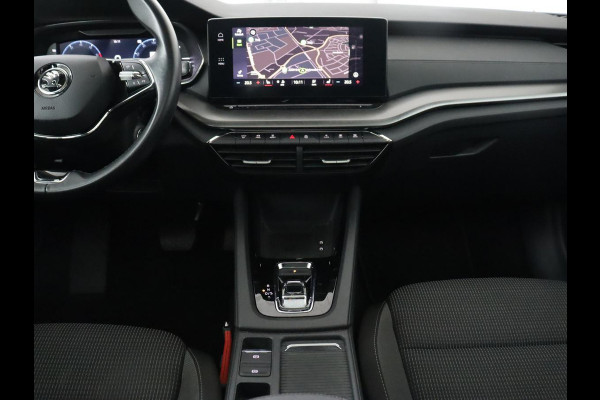 Škoda Octavia 1.0 e-TSI Business Edition | Panoramadak | Trekhaak | Stoelverwarming | Carplay | Parkeerhulp | Cruise control | Digital Cockpit | Climate control