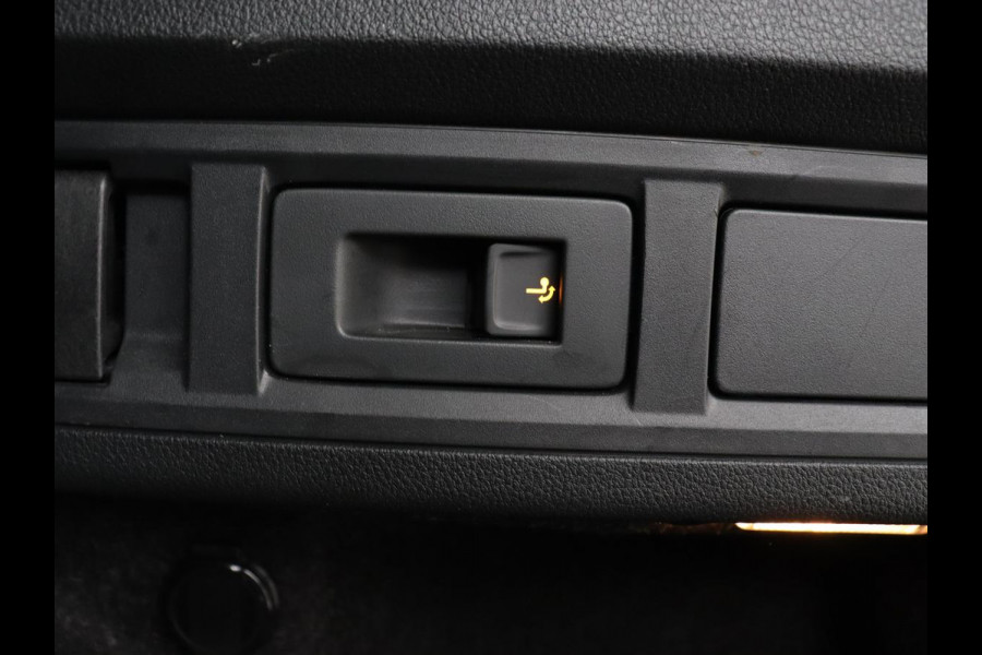 Škoda Octavia 1.0 e-TSI Business Edition | Panoramadak | Trekhaak | Stoelverwarming | Carplay | Parkeerhulp | Cruise control | Digital Cockpit | Climate control