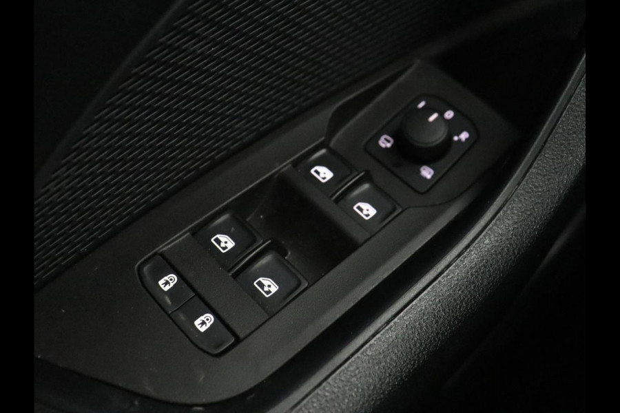 Škoda Octavia 1.0 e-TSI Business Edition | Panoramadak | Trekhaak | Stoelverwarming | Carplay | Parkeerhulp | Cruise control | Digital Cockpit | Climate control