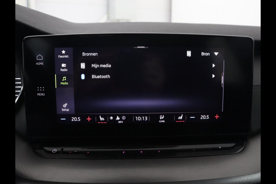 Škoda Octavia 1.0 e-TSI Business Edition | Panoramadak | Trekhaak | Stoelverwarming | Carplay | Parkeerhulp | Cruise control | Digital Cockpit | Climate control