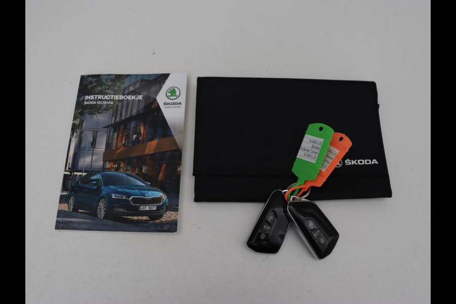 Škoda Octavia 1.0 e-TSI Business Edition | Panoramadak | Trekhaak | Stoelverwarming | Carplay | Parkeerhulp | Cruise control | Digital Cockpit | Climate control