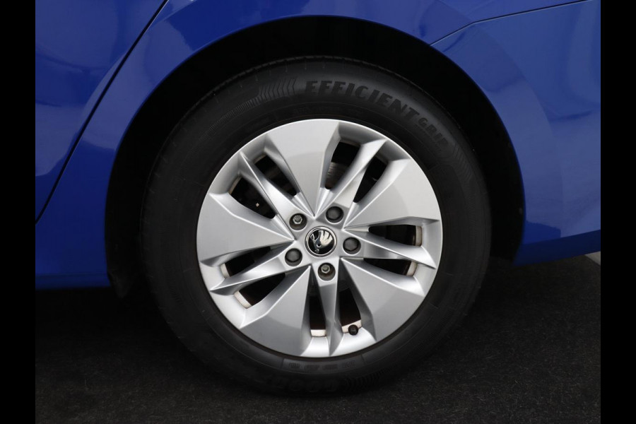 Škoda Octavia 1.0 e-TSI Business Edition | Panoramadak | Trekhaak | Stoelverwarming | Carplay | Parkeerhulp | Cruise control | Digital Cockpit | Climate control