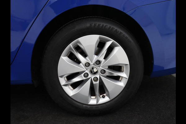 Škoda Octavia 1.0 e-TSI Business Edition | Panoramadak | Trekhaak | Stoelverwarming | Carplay | Parkeerhulp | Cruise control | Digital Cockpit | Climate control