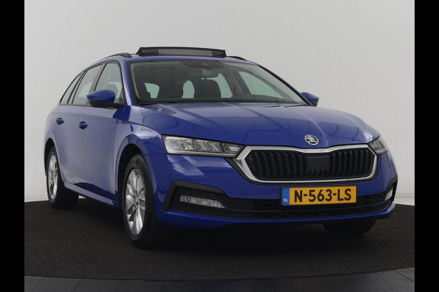 Škoda Octavia 1.0 e-TSI Business Edition | Panoramadak | Trekhaak | Stoelverwarming | Carplay | Parkeerhulp | Cruise control | Digital Cockpit | Climate control