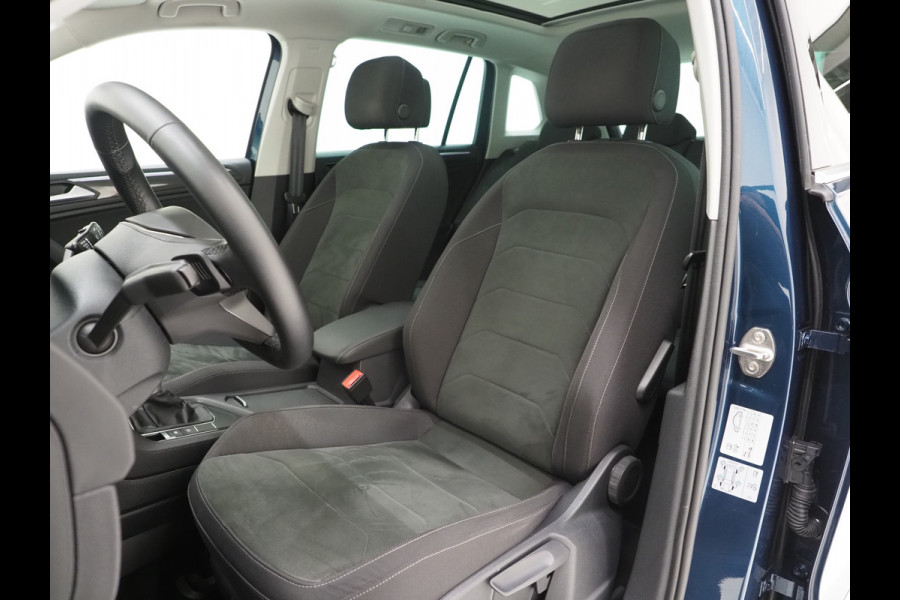 Volkswagen Tiguan 1.4 TSI eHybrid Elegance | Panoramadak | Trekhaak | Camera | Adaptive Cruise | Virtual | Keyless | Carplay