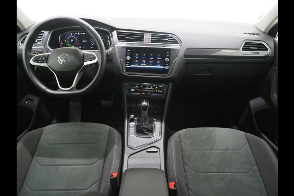 Volkswagen Tiguan 1.4 TSI eHybrid Elegance | Panoramadak | Trekhaak | Camera | Adaptive Cruise | Virtual | Keyless | Carplay
