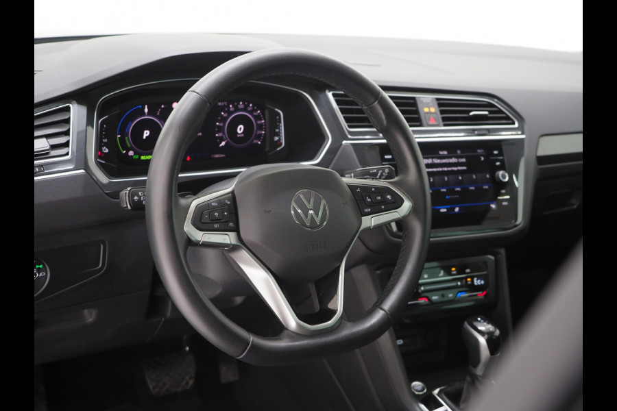 Volkswagen Tiguan 1.4 TSI eHybrid Elegance | Panoramadak | Trekhaak | Camera | Adaptive Cruise | Virtual | Keyless | Carplay