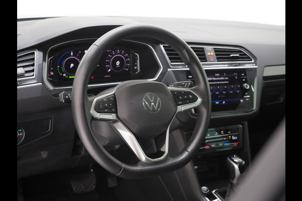 Volkswagen Tiguan 1.4 TSI eHybrid Elegance | Panoramadak | Trekhaak | Camera | Adaptive Cruise | Virtual | Keyless | Carplay