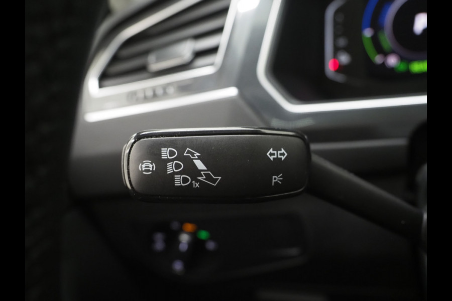 Volkswagen Tiguan 1.4 TSI eHybrid Elegance | Panoramadak | Trekhaak | Camera | Adaptive Cruise | Virtual | Keyless | Carplay