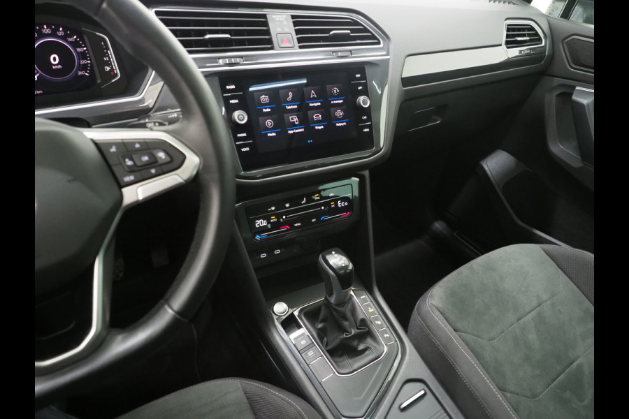 Volkswagen Tiguan 1.4 TSI eHybrid Elegance | Panoramadak | Trekhaak | Camera | Adaptive Cruise | Virtual | Keyless | Carplay