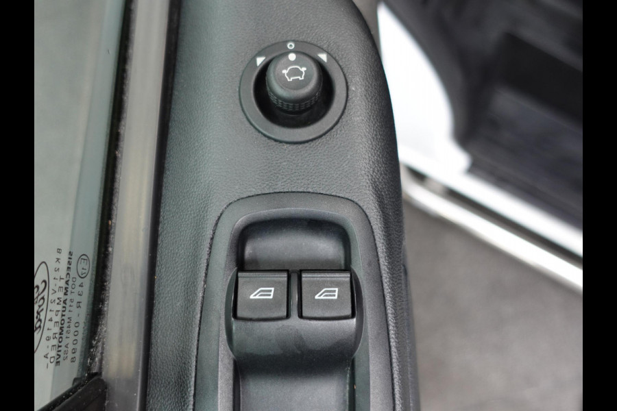 Ford Transit Custom 105pk L1H1 Trend Apple Carplay // Navigatie Airco Cruise control LED Parkeersensoren Euro6