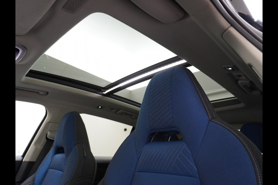 Lynk & Co 01 1.5T PHEV AUT-7 261pk Pano-Schuifdak Lmv 20" 360°Camera Apple Carplay Android Auto Adap.Cruise Navi Pdc Ecc Keyless Led Plug-In  Elek.Memory.Stoel File assistent Dodehoek detector Elektrisch bedienbare achterklep Rijstrooksensor Wifi Verkeersbord detectie 425Nm koppel 3,7kw laadvermogen €44.882,- Nieuwprijs 1e Eigenaar Origineel Nederlandse Auto!