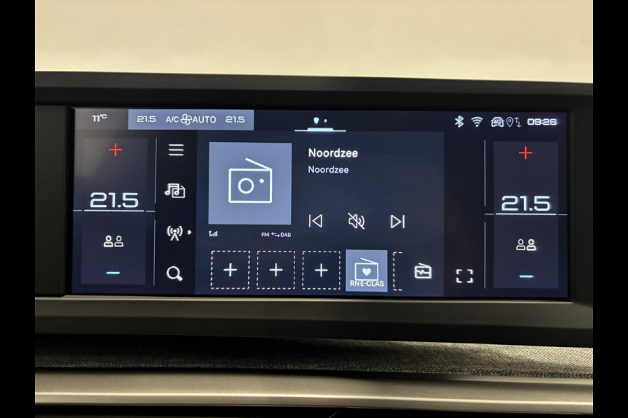 Peugeot 5008 1.2 Hybrid 136pk Allure Automaat Navigatie Cruise control Climate control LED Parkeersensoren Camera Apple Carplay/ Android Auto Radio