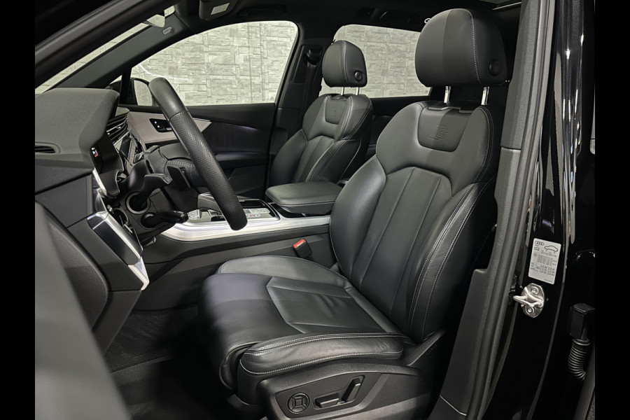 Audi Q7 55 TFSI e S-Line | Panorama | Leder | Luchtvering | LED-Matrix | Keyless-Go | 22 inch | Memory | Stoelverwarming V+A | Camera | Virtual-Cockpit | 3-Zone Clima | Draadloos Laden | Standkachel | Getint Glas |