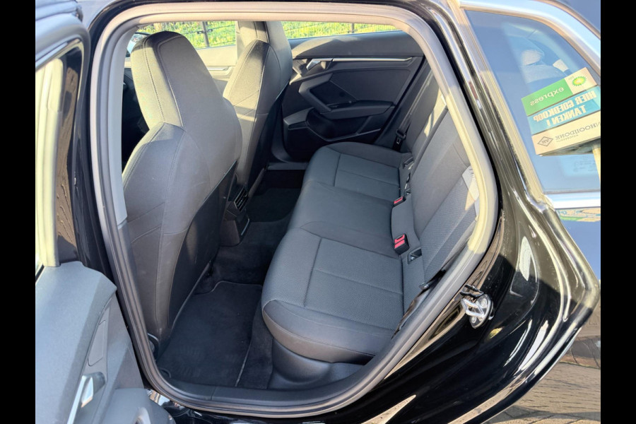 Audi A3 Sportback 30 TFSI Business edition | 1ste Eigenaar | Sportstoelen | Carplay | PDC