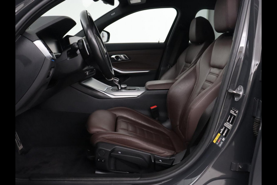 BMW 3-serie 320e M Sport | Leder | Adaptive cruise | Stoelverwarming | Camera | Keyless | Carplay | Sportstoelen | Live Cockpit | Navigatie | Full LED | PHEV | Plug In