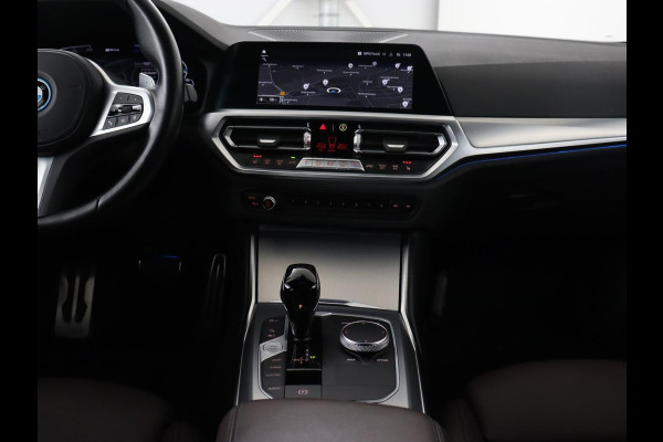 BMW 3-serie 320e M Sport | Leder | Adaptive cruise | Stoelverwarming | Camera | Keyless | Carplay | Sportstoelen | Live Cockpit | Navigatie | Full LED | PHEV | Plug In