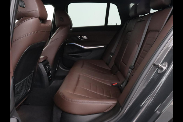 BMW 3-serie 320e M Sport | Leder | Adaptive cruise | Stoelverwarming | Camera | Keyless | Carplay | Sportstoelen | Live Cockpit | Navigatie | Full LED | PHEV | Plug In