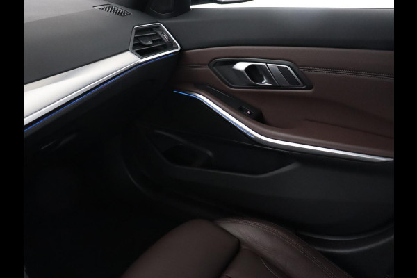 BMW 3-serie 320e M Sport | Leder | Adaptive cruise | Stoelverwarming | Camera | Keyless | Carplay | Sportstoelen | Live Cockpit | Navigatie | Full LED | PHEV | Plug In