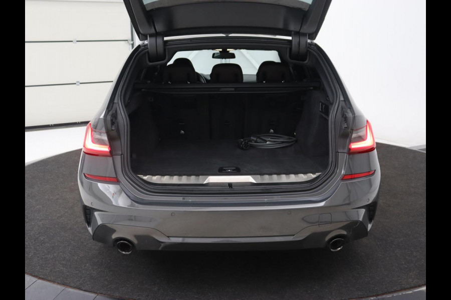 BMW 3-serie 320e M Sport | Leder | Adaptive cruise | Stoelverwarming | Camera | Keyless | Carplay | Sportstoelen | Live Cockpit | Navigatie | Full LED | PHEV | Plug In