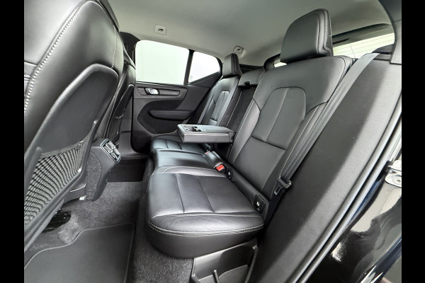 Volvo XC40 2.0 T5 AWD AUT-8 Leer-Contour+verwarmd Intro-Edition Adap.Cruise Camera Apple Carplay Navi Ecc DAB Pdc Intro Edition Keyless Lmv 19" Elek.Achterklep Lane Keeping BLIS Cross Traffic Alert Road Sign Info Pilot Assist Zeer complete unieke XC40 € 60.000 nieuw! 2.100kg trekvermogen!
