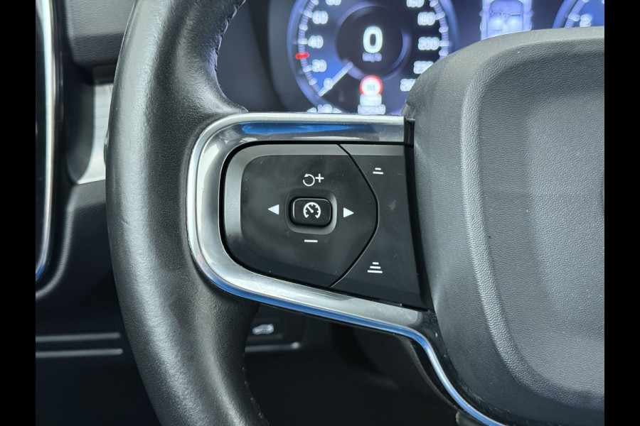 Volvo XC40 2.0 T5 AWD AUT-8 Leer-Contour+verwarmd Intro-Edition Adap.Cruise Camera Apple Carplay Navi Ecc DAB Pdc Intro Edition Keyless Lmv 19" Elek.Achterklep Lane Keeping BLIS Cross Traffic Alert Road Sign Info Pilot Assist Zeer complete unieke XC40 € 60.000 nieuw! 2.100kg trekvermogen!