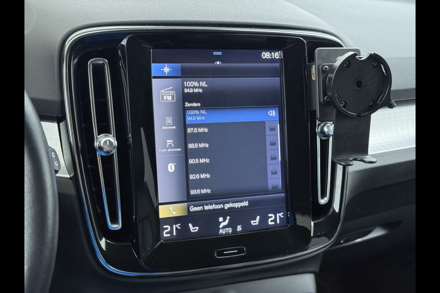 Volvo XC40 2.0 T5 AWD AUT-8 Leer-Contour+verwarmd Intro-Edition Adap.Cruise Camera Apple Carplay Navi Ecc DAB Pdc Intro Edition Keyless Lmv 19" Elek.Achterklep Lane Keeping BLIS Cross Traffic Alert Road Sign Info Pilot Assist Zeer complete unieke XC40 € 60.000 nieuw! 2.100kg trekvermogen!