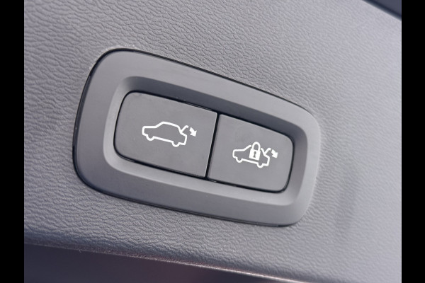 Volvo XC40 2.0 T5 AWD AUT-8 Leer-Contour+verwarmd Intro-Edition Adap.Cruise Camera Apple Carplay Navi Ecc DAB Pdc Intro Edition Keyless Lmv 19" Elek.Achterklep Lane Keeping BLIS Cross Traffic Alert Road Sign Info Pilot Assist Zeer complete unieke XC40 € 60.000 nieuw! 2.100kg trekvermogen!