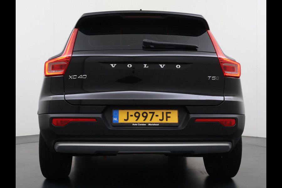 Volvo XC40 2.0 T5 AWD AUT-8 Leer-Contour+verwarmd Intro-Edition Adap.Cruise Camera Apple Carplay Navi Ecc DAB Pdc Intro Edition Keyless Lmv 19" Elek.Achterklep Lane Keeping BLIS Cross Traffic Alert Road Sign Info Pilot Assist Zeer complete unieke XC40 € 60.000 nieuw! 2.100kg trekvermogen!
