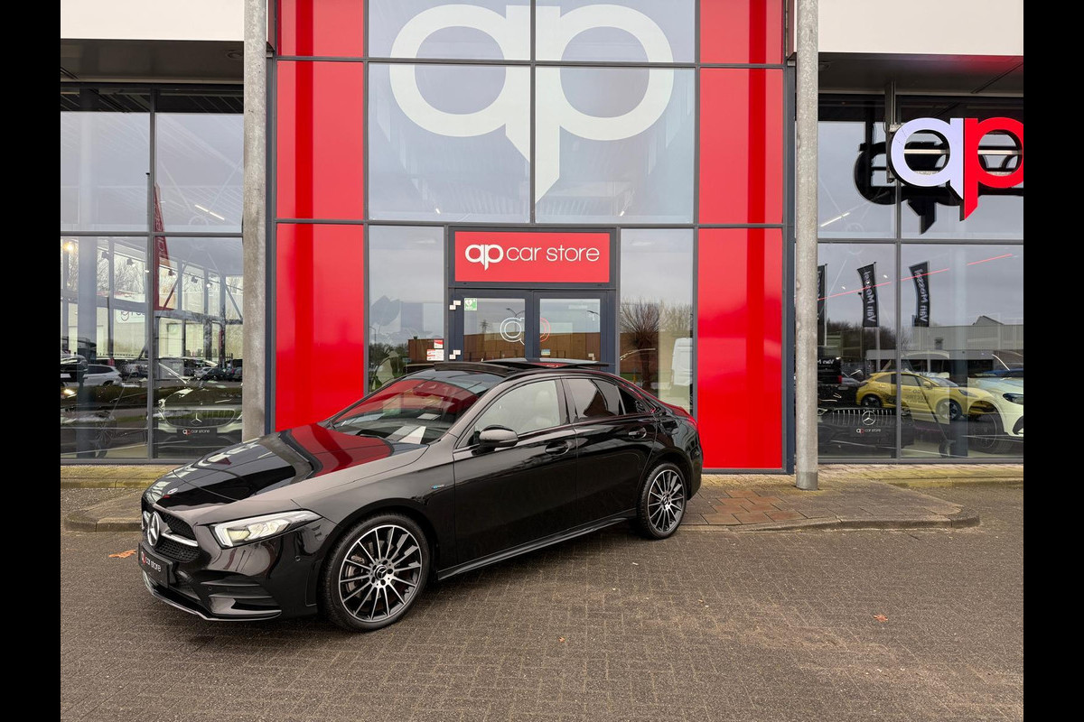 Mercedes-Benz A-Klasse 250 e AMG-pakket | Panoramadak | Alcantara