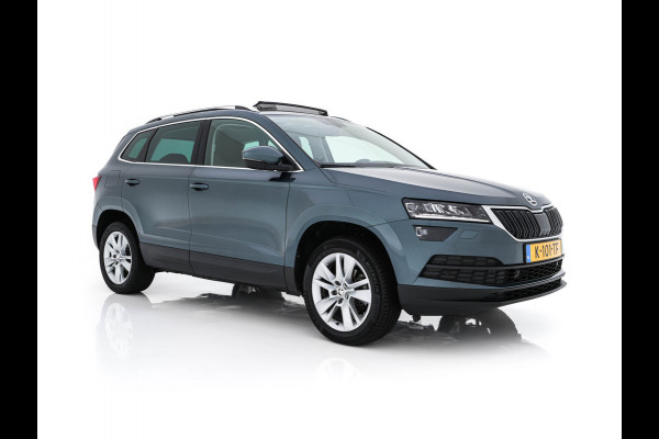 Škoda Karoq 1.5 TSI ACT Business Edition Plus (INCL.BTW) Aut. *PANO | FULL-LED | CANTON-SOUND | DAB+ | CAMERA | NAVI-FULLMAP | KEYLESS | PRIVACY-GLASS | ECC | PDC | CRUISE | TOWBAR | 17''ALU*