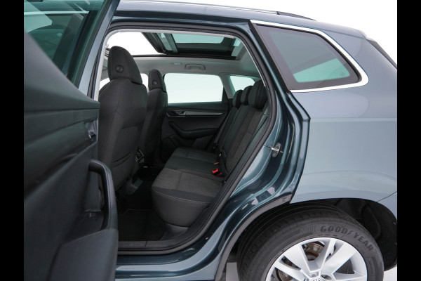 Škoda Karoq 1.5 TSI ACT Business Edition Plus (INCL.BTW) Aut. *PANO | FULL-LED | CANTON-SOUND | DAB+ | CAMERA | NAVI-FULLMAP | KEYLESS | PRIVACY-GLASS | ECC | PDC | CRUISE | TOWBAR | 17''ALU*