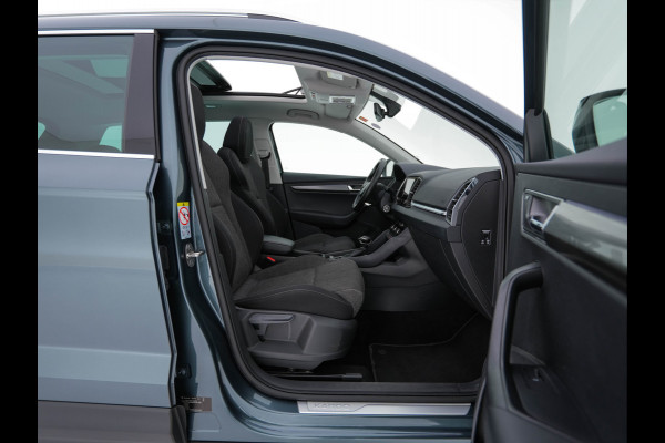 Škoda Karoq 1.5 TSI ACT Business Edition Plus (INCL.BTW) Aut. *PANO | FULL-LED | CANTON-SOUND | DAB+ | CAMERA | NAVI-FULLMAP | KEYLESS | PRIVACY-GLASS | ECC | PDC | CRUISE | TOWBAR | 17''ALU*