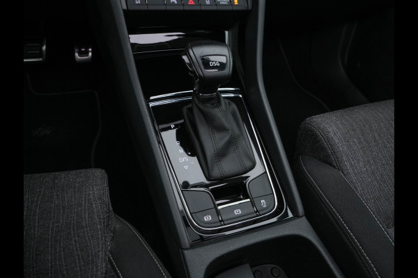 Škoda Karoq 1.5 TSI ACT Business Edition Plus (INCL.BTW) Aut. *PANO | FULL-LED | CANTON-SOUND | DAB+ | CAMERA | NAVI-FULLMAP | KEYLESS | PRIVACY-GLASS | ECC | PDC | CRUISE | TOWBAR | 17''ALU*