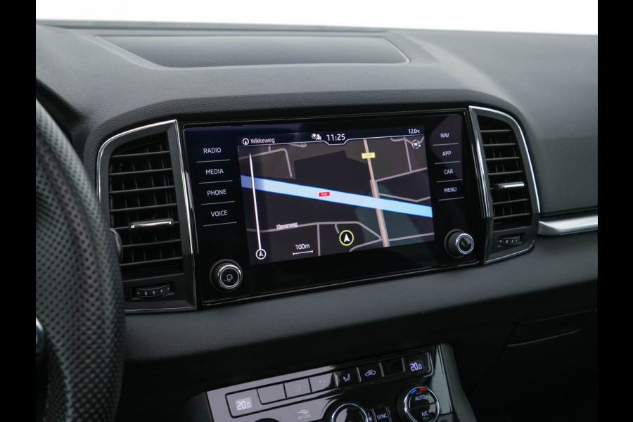 Škoda Karoq 1.5 TSI ACT Business Edition Plus (INCL.BTW) Aut. *PANO | FULL-LED | CANTON-SOUND | DAB+ | CAMERA | NAVI-FULLMAP | KEYLESS | PRIVACY-GLASS | ECC | PDC | CRUISE | TOWBAR | 17''ALU*